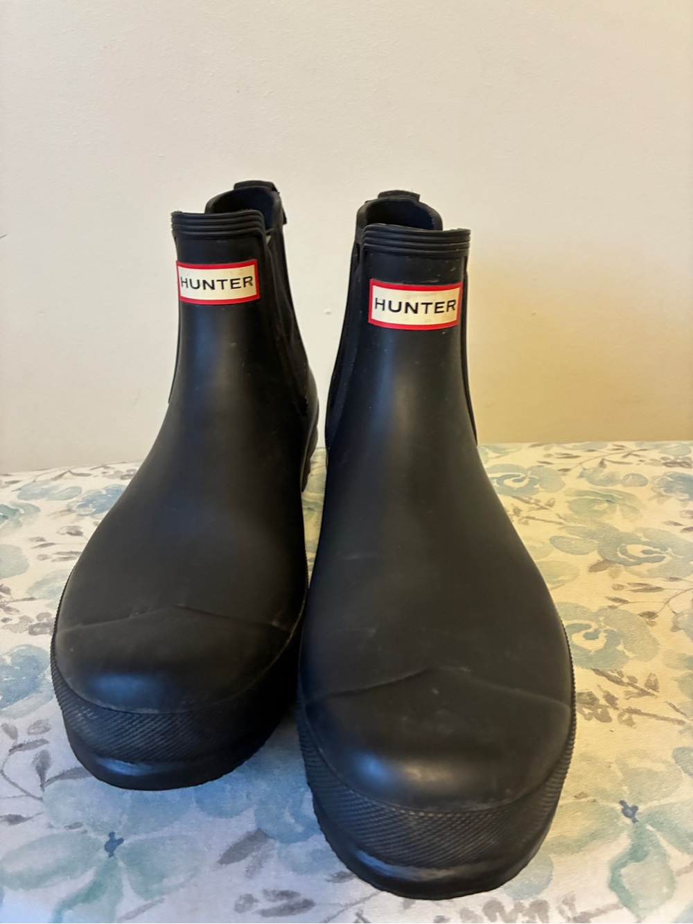 Hunter Women's Black Chelsea Short Rain Boots with Red Logo